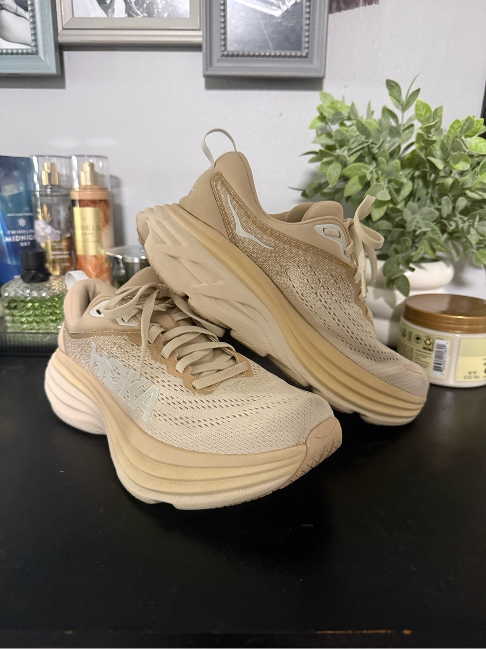 Hoka Women's Bondi 8 Shifting Sand Eggnog